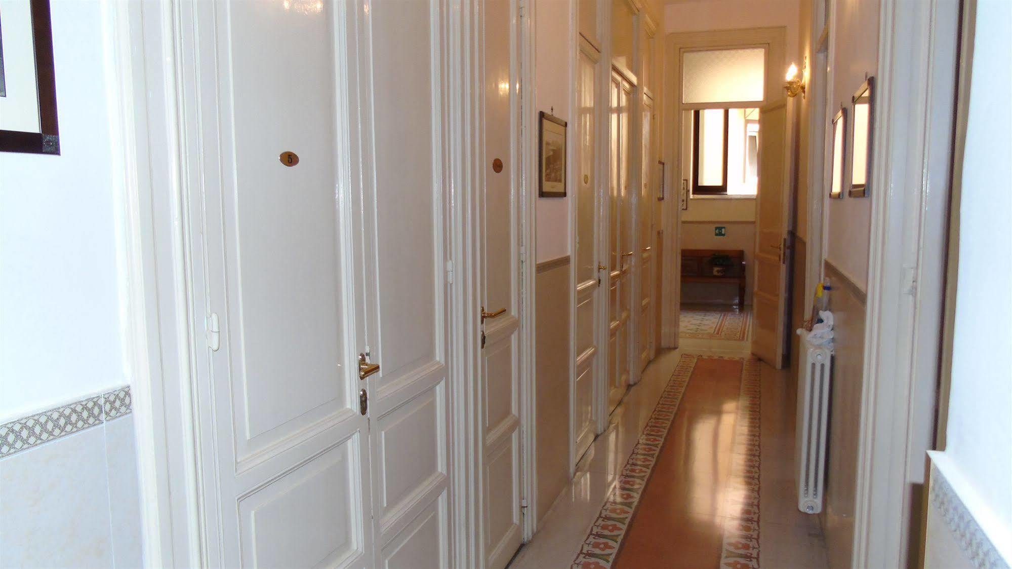 Albergo Cavour Palerme Extérieur photo